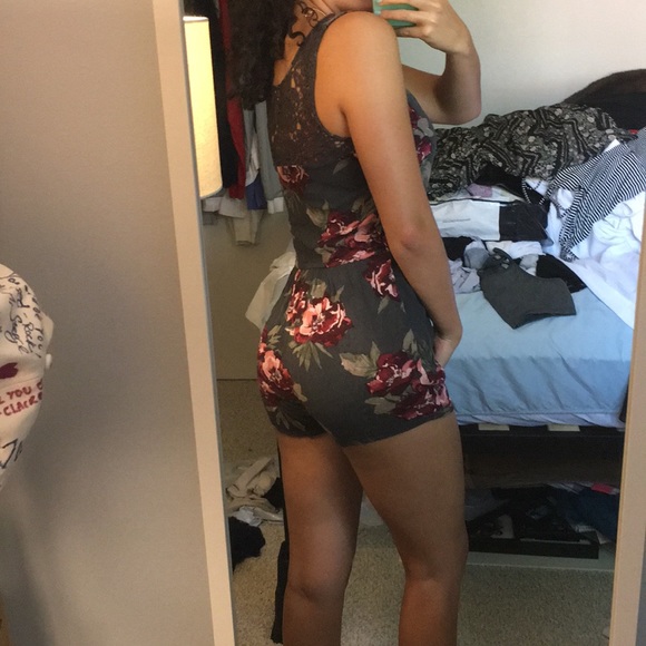 Floral romper - Picture 3 of 5